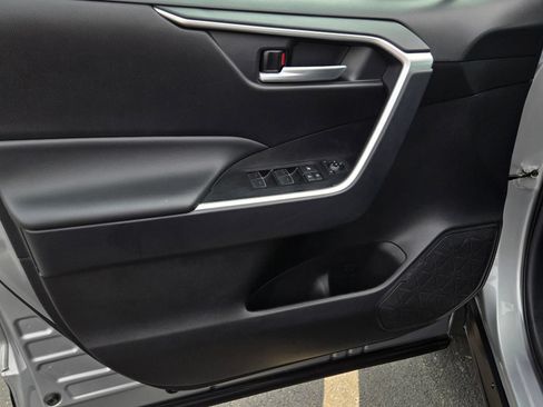 Certified 2025 Toyota RAV4 XLE AWD/4WD image 9