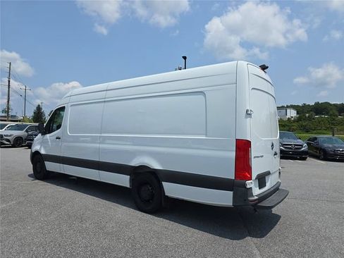 Used 2022 Mercedes-Benz Sprinter 2500 image 9