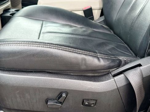 Used 2014 Chrysler Town & Country Touring FWD image 14