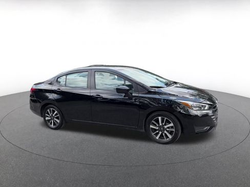Used 2025 Nissan Versa SV FWD image 2