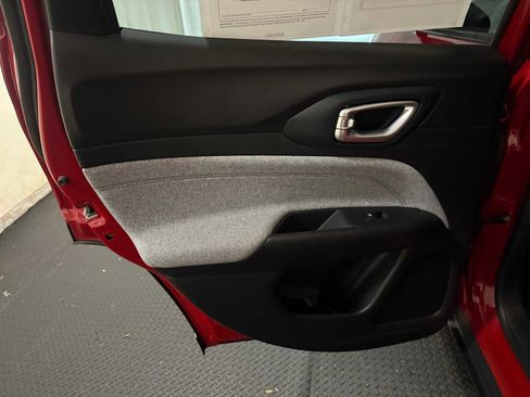 Certified 2023 Jeep Compass Latitude image 23