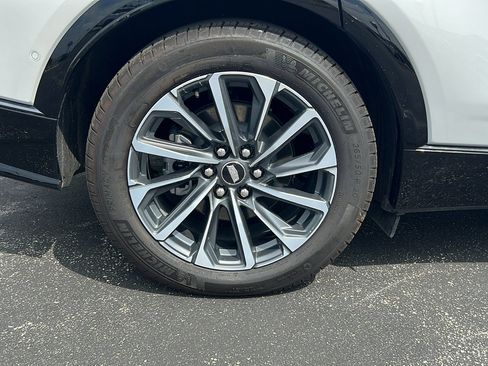 Used 2024 Cadillac Lyriq Sport image 8