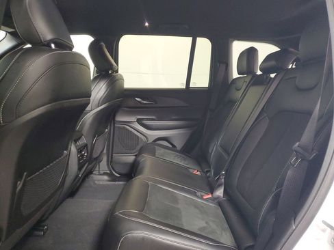 Used 2025 Jeep Grand Cherokee Altitude image 22