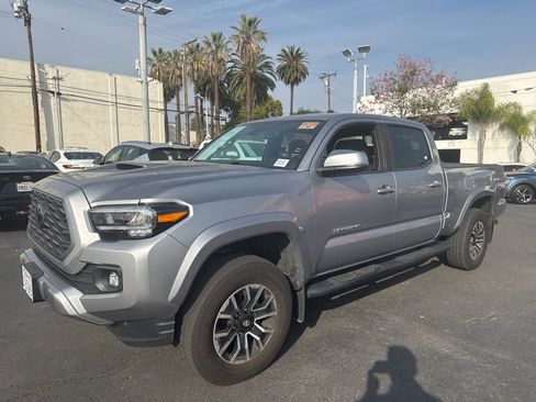 Used 2021 Toyota Tacoma TRD Sport w/ Technology Package image 3
