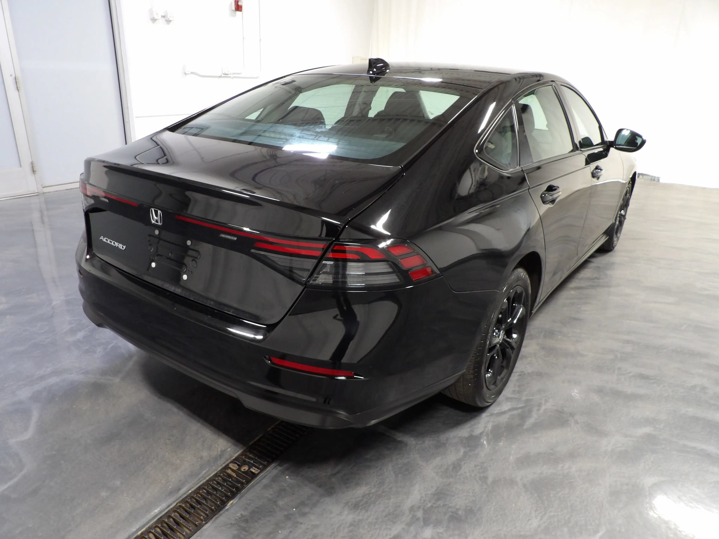 Used 2025 Honda Accord SE image 4