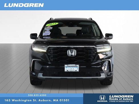 Used 2023 Honda Pilot Elite image 3