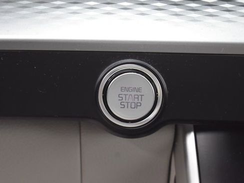 Used 2024 Kia Carnival LX FWD image 25
