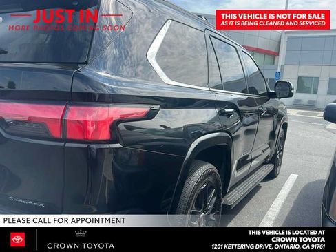 Used 2025 Toyota Sequoia SR5 w/ SR5 Premium Package AWD/4WD image 4