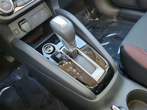 New 2025 Nissan Versa SR w/ Trunk Package image 12