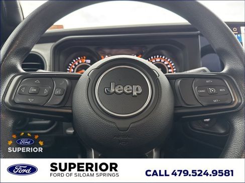 Used 2025 Jeep Gladiator Sport image 19
