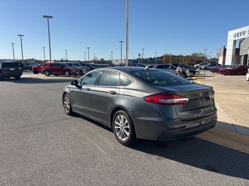 Used 2020 Ford Fusion SE image 3