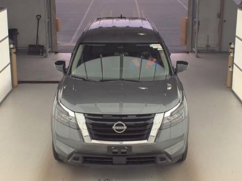 Used 2023 Nissan Pathfinder S image 3