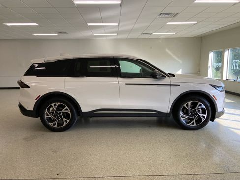 Used 2024 Lincoln Nautilus Premier w/ Equipment Group 102A image 6