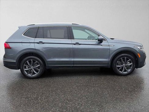 Used 2022 Volkswagen Tiguan SE AWD/4WD image 2