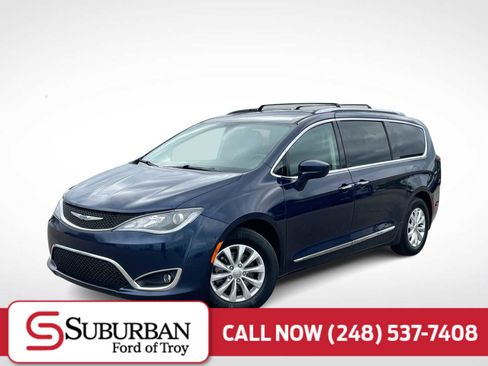 Used 2018 Chrysler Pacifica Touring-L Plus FWD image 1