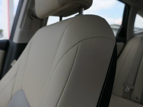 Used 2021 Honda Clarity Plug-In Hybrid image 14