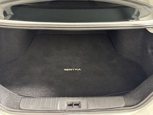 Used 2022 Nissan Sentra SR w/ SR Premium Package FWD image 20