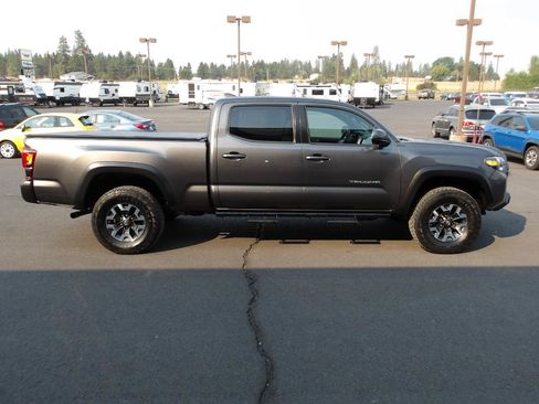 Used 2019 Toyota Tacoma TRD Off-Road AWD/4WD image 6