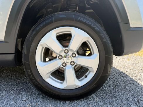 Used 2019 Jeep Compass Latitude w/ Popular Equipment Group AWD/4WD image 54
