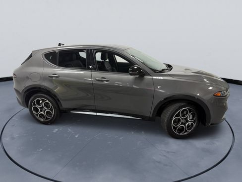 Used 2024 Alfa Romeo Tonale Ti w/ Premium Interior Package AWD/4WD image 3