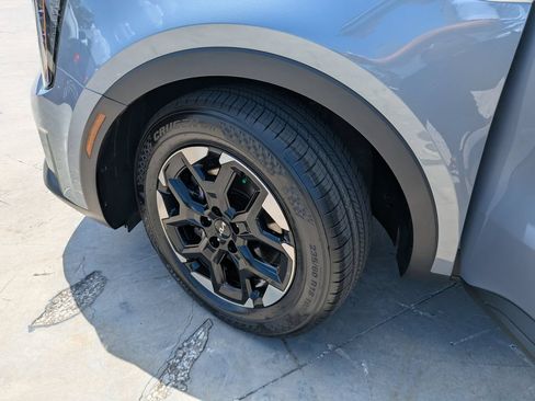 Certified 2025 Kia Sorento S FWD image 37