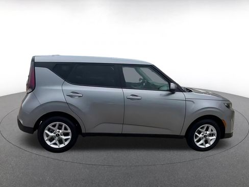 Used 2025 Kia Soul LX w/ LX Technology Package FWD image 16