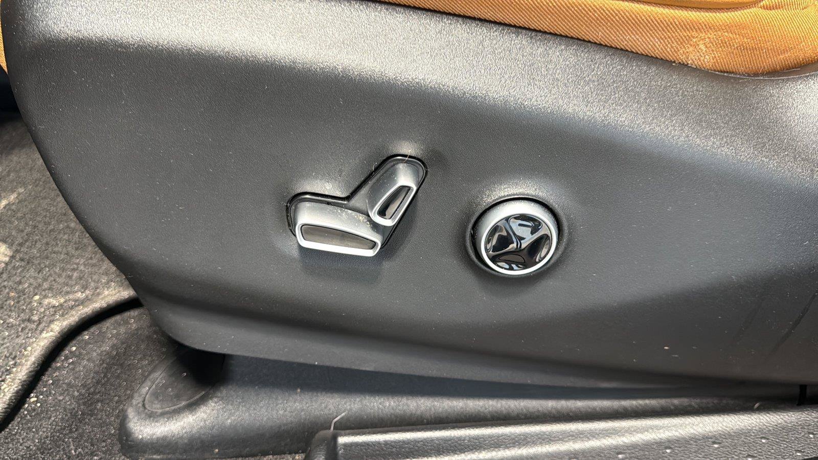 Used 2023 Chrysler Pacifica Pinnacle FWD image 22