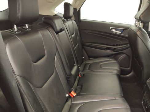Used 2020 Ford Edge Titanium FWD image 19