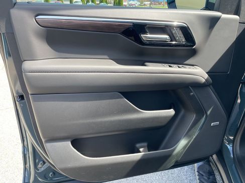 New 2026 Chevrolet Suburban Z71 w/ Comfort Package image 5