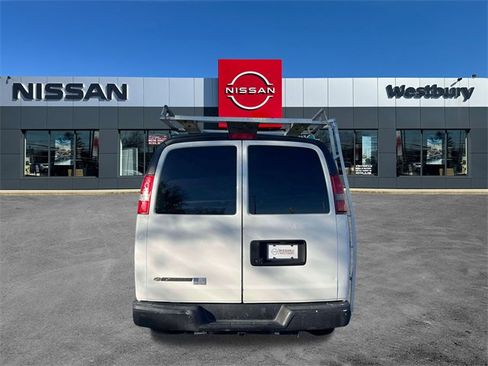 Used 2018 Chevrolet Express 2500 Extended image 5