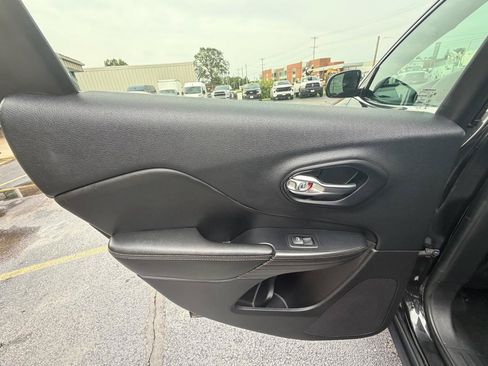 Used 2015 Jeep Cherokee Limited AWD/4WD image 13