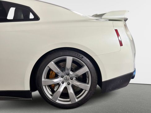 Used 2009 Nissan GT-R Premium AWD/4WD image 15
