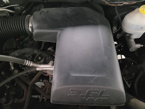 Used 2022 RAM 1500 Classic SLT AWD/4WD image 30