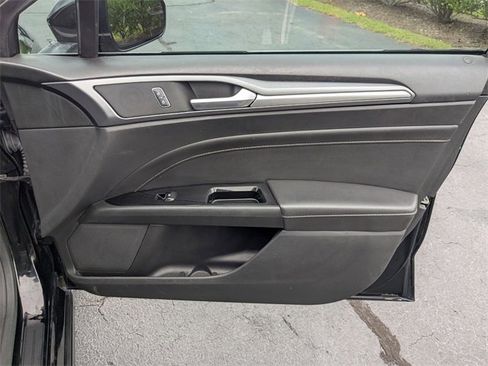 Used 2016 Ford Fusion Titanium image 31