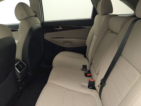 Used 2018 Kia Sorento AWD image 18