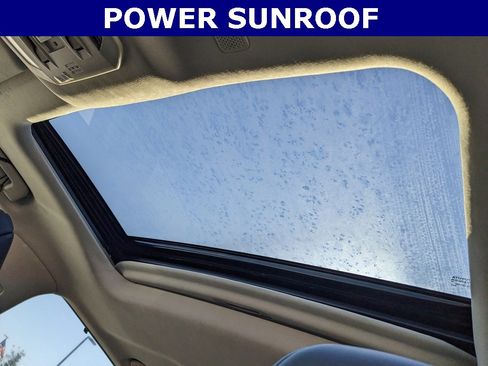 Used 2021 Toyota Highlander XLE image 2