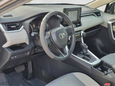 Used 2019 Toyota RAV4 XLE Premium FWD image 9