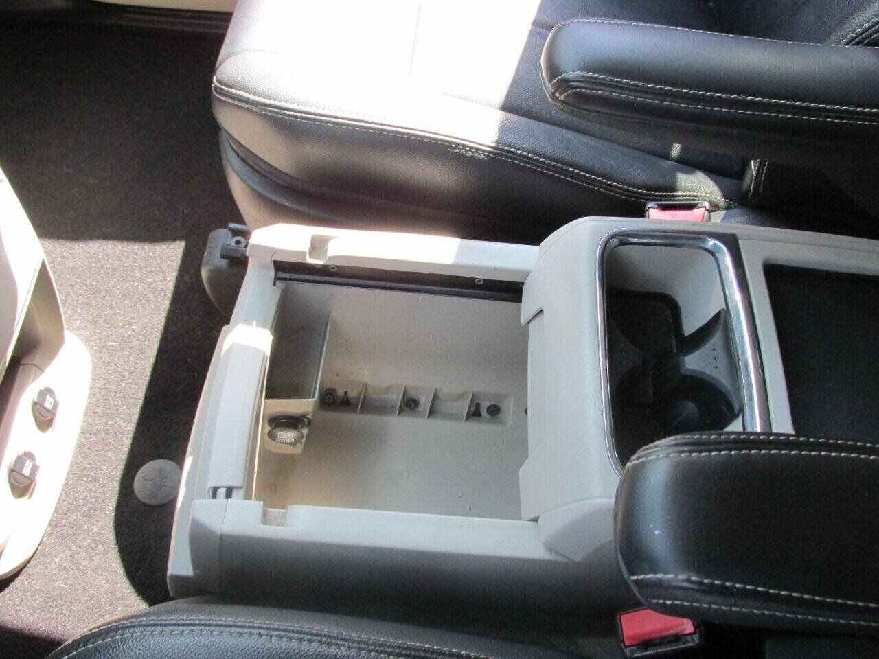 Used 2015 Chrysler Town & Country Touring w/ Driver Convenience Group FWD image 59