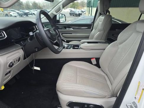 Used 2022 Jeep Wagoneer Series II w/ Flexible Seating Group image 2