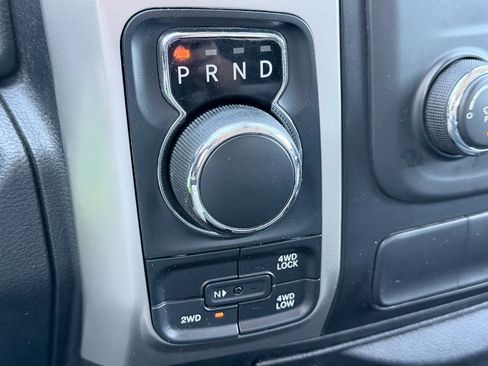 Used 2019 RAM 1500 Classic SLT AWD/4WD image 16
