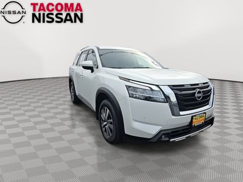 Used 2022 Nissan Pathfinder SL image 2