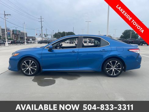 Used 2020 Toyota Camry SE FWD image 2