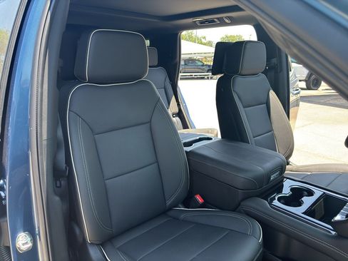Used 2026 GMC Yukon Elevation w/ Elevation Premium Package AWD/4WD image 16