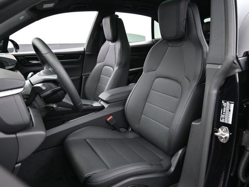 Certified 2025 Porsche Macan 4 Electric AWD/4WD image 5