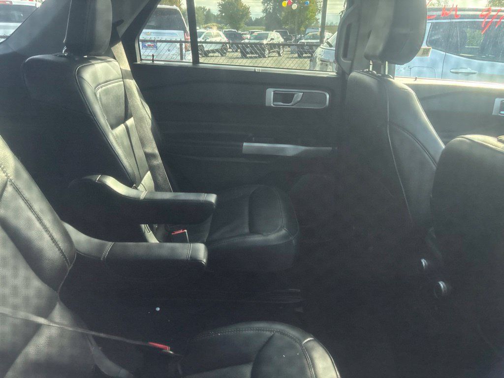 Used 2023 Ford Explorer Limited AWD/4WD image 9