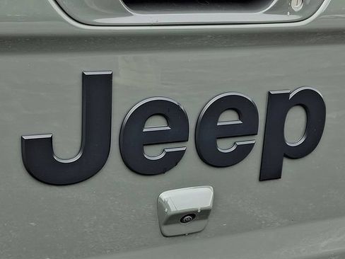 Used 2022 Jeep Gladiator Overland AWD/4WD image 29