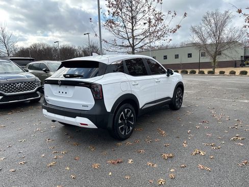 Used 2025 Nissan Kicks SV image 3