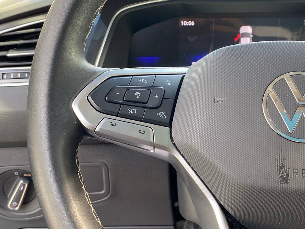 Used 2024 Volkswagen Tiguan SE w/ Panoramic Sunroof Package FWD image 14
