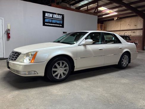 Used 2008 Cadillac DTS FWD image 6
