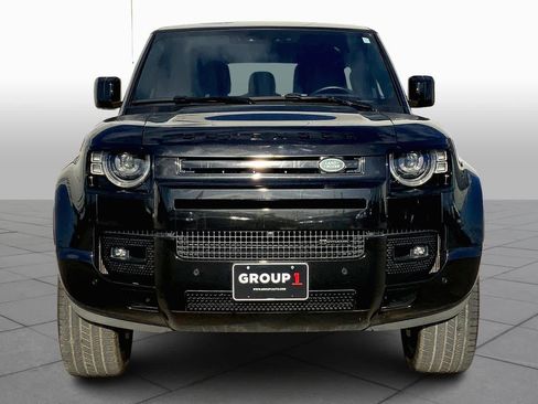 Used 2023 Land Rover Defender 90 X-Dynamic SE image 3